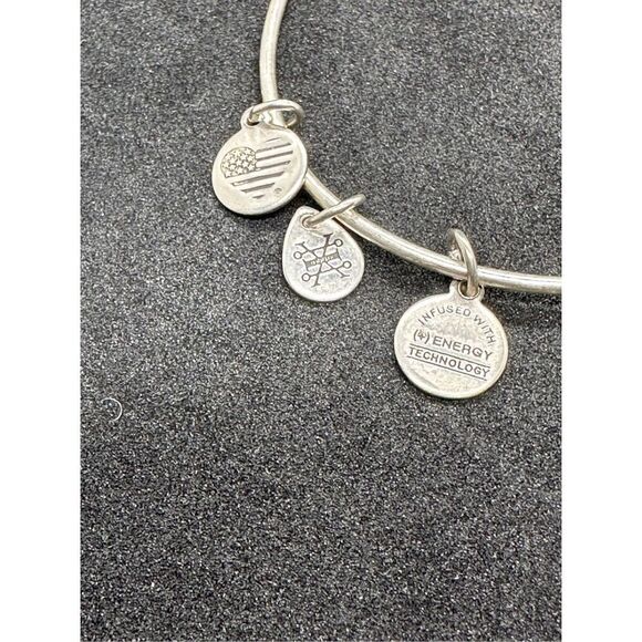 Nice Alex and Ani Pineapple Charm Bracelet silver tone, and Bella Ryann Expandab - Picture 10 of 12